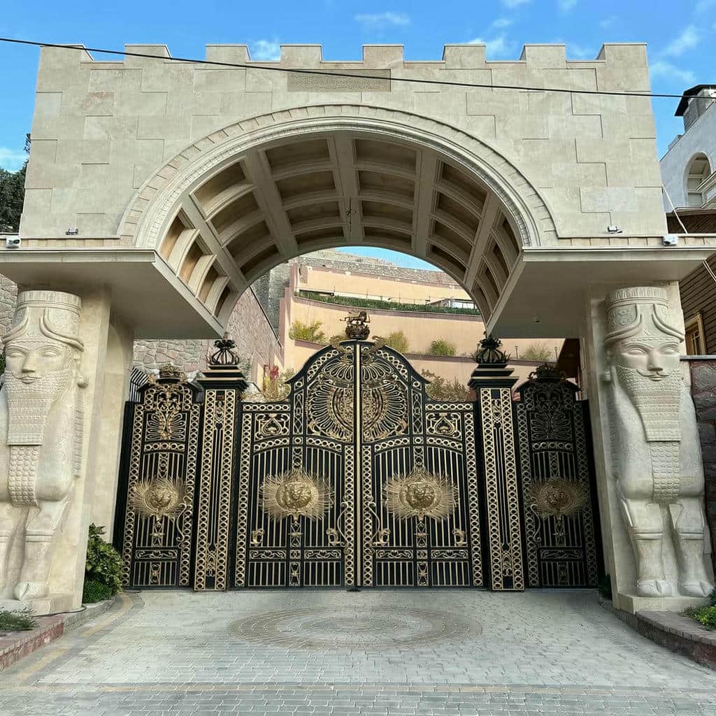 خرید درب پارکینگ فلزی دو لنگه مدرن برای نمای ساده