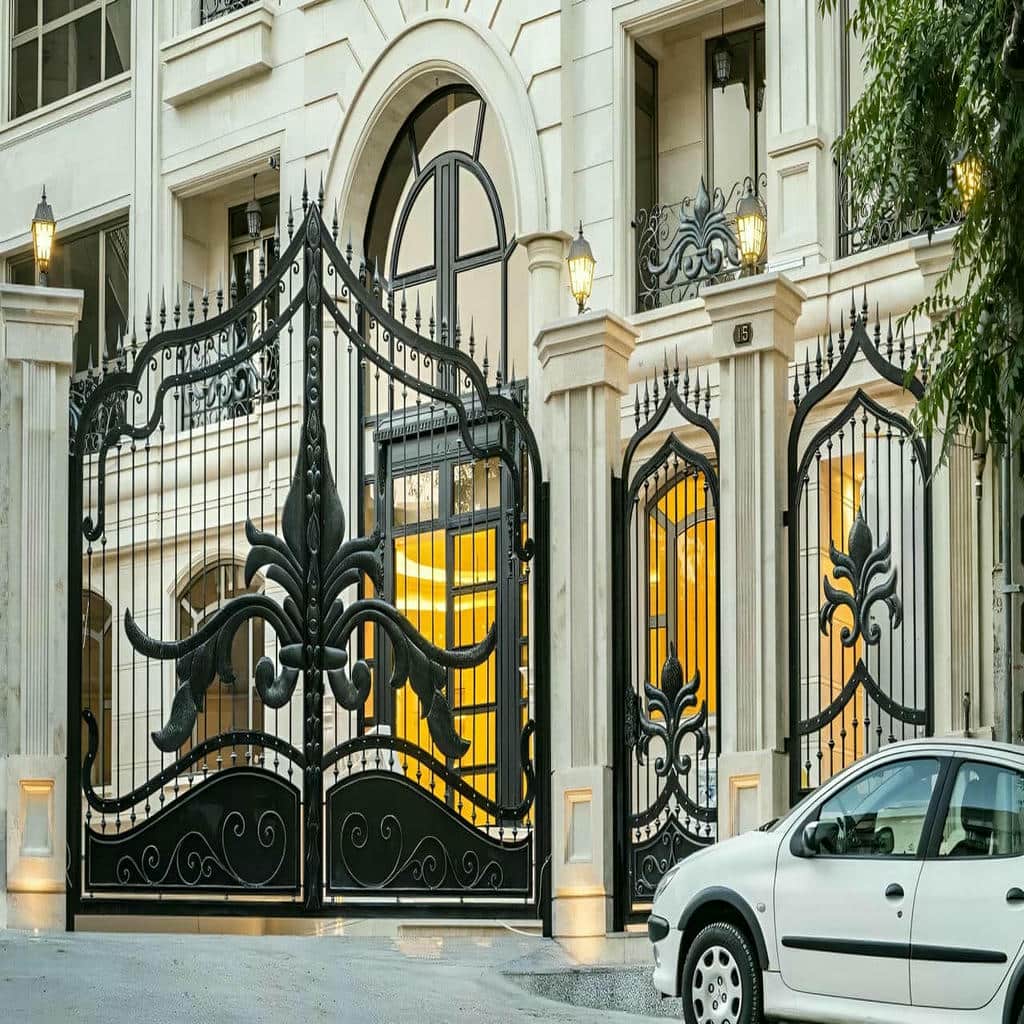 نصب درب پارکینگ حیاط لولایی با چهارچوب دقیق