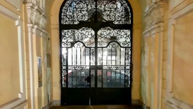 13 مدل درب پارکینگ فرفورژه نمای رومی