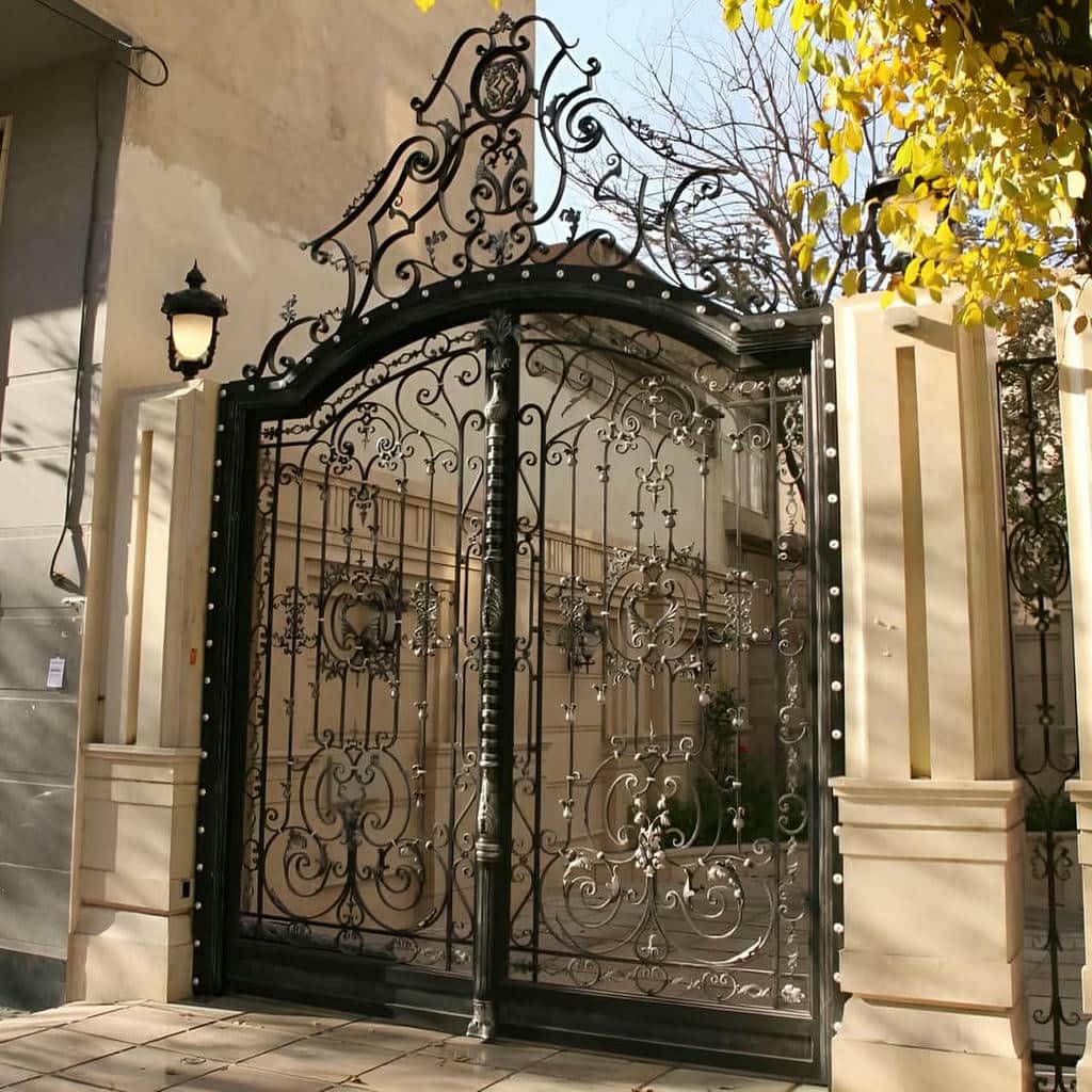 درب حیاط ورودی محوطه فرفورژه با خدمات ساخت سفارشی