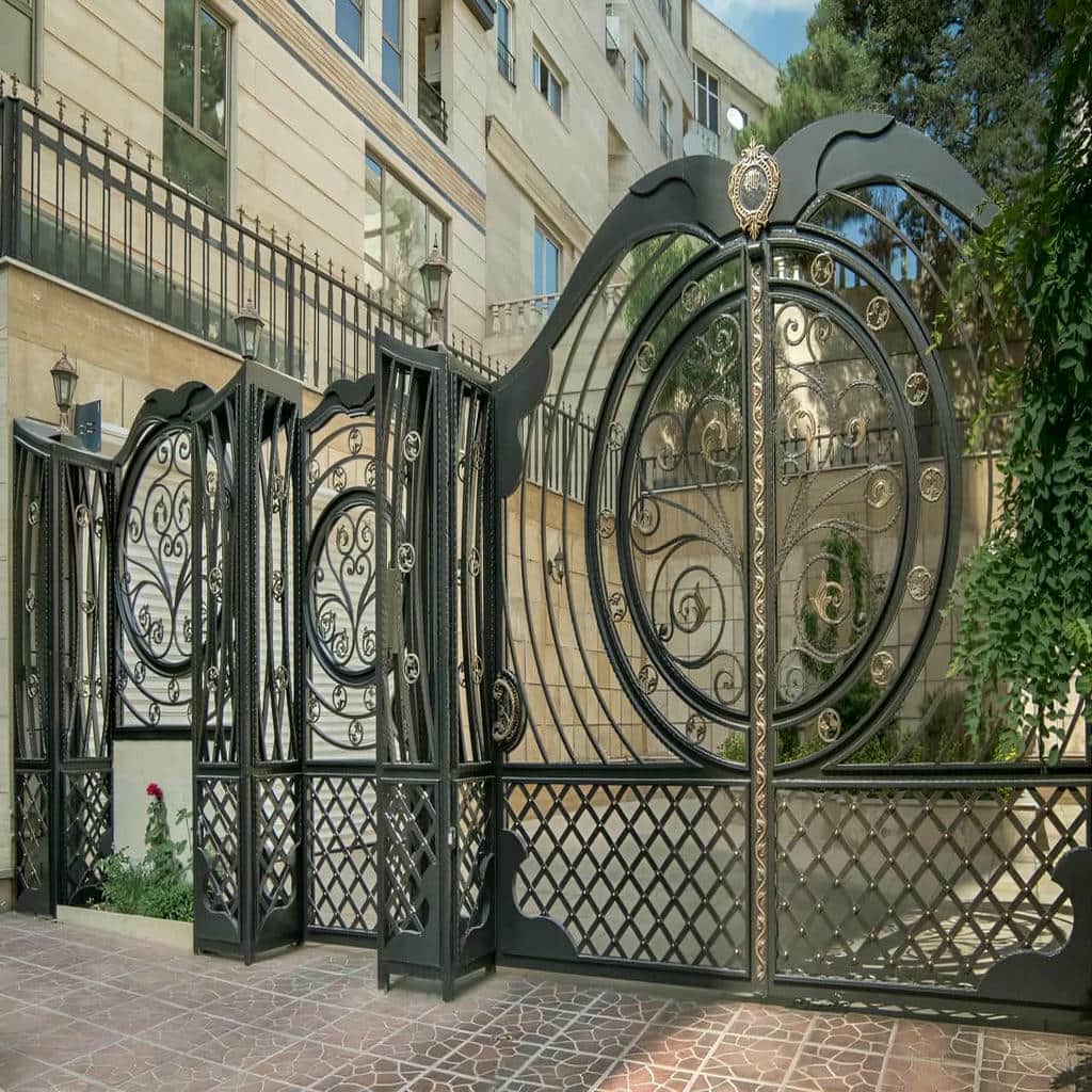 خرید درب حیاط ورق پانچ با مشاوره انتخاب مدل