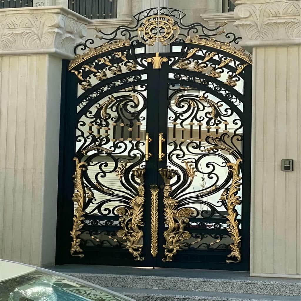قیمت درب پارکینگ فلزی دو لنگه بر اساس مدل و متریال