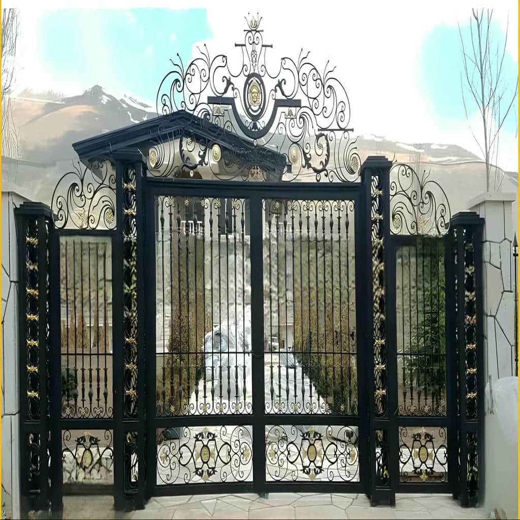 ساخت درب حیاط کتیبه دار هماهنگ با نمای ساختمان