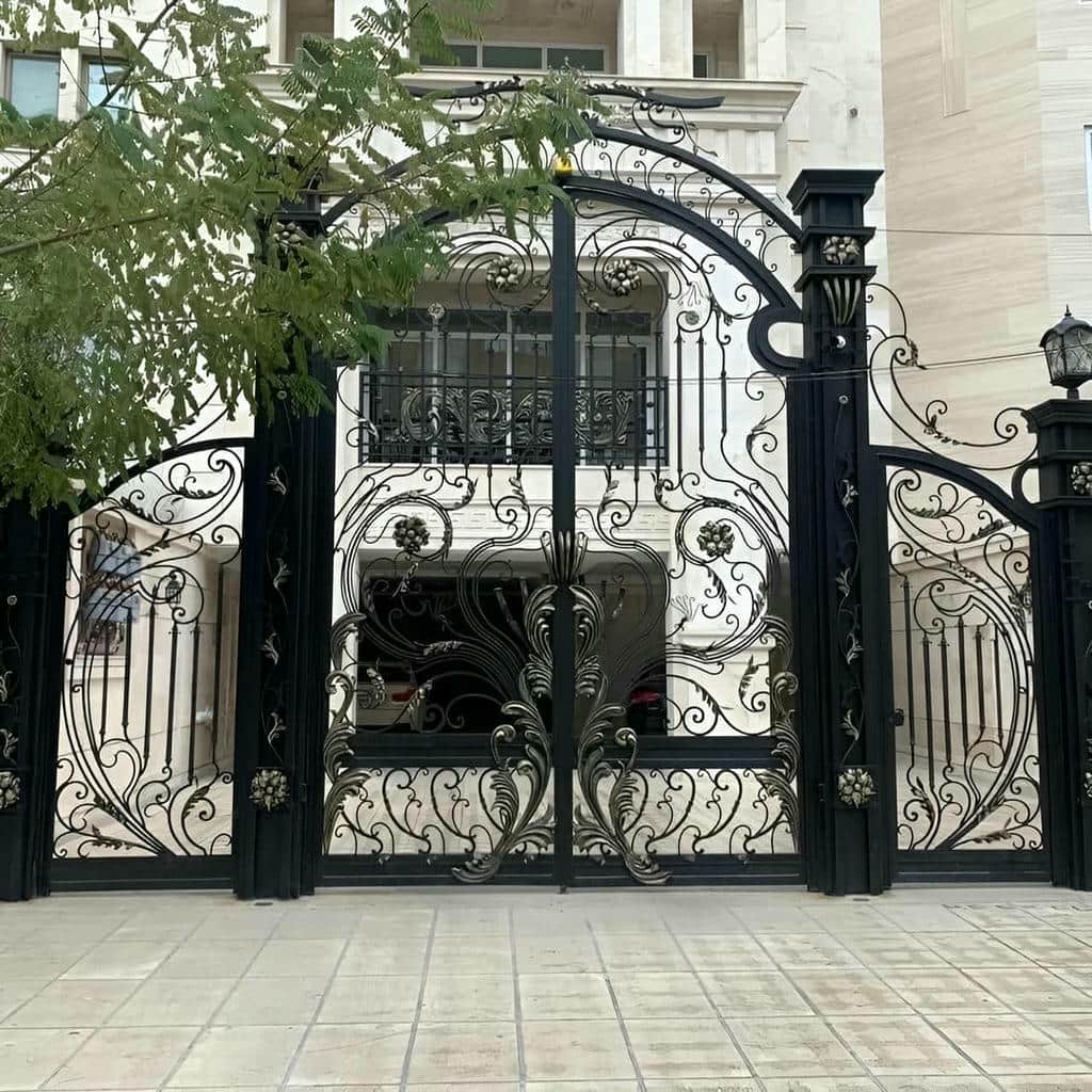 درب حیاط لولایی ستون دار ورقدار با خدمات ساخت سفارشی
