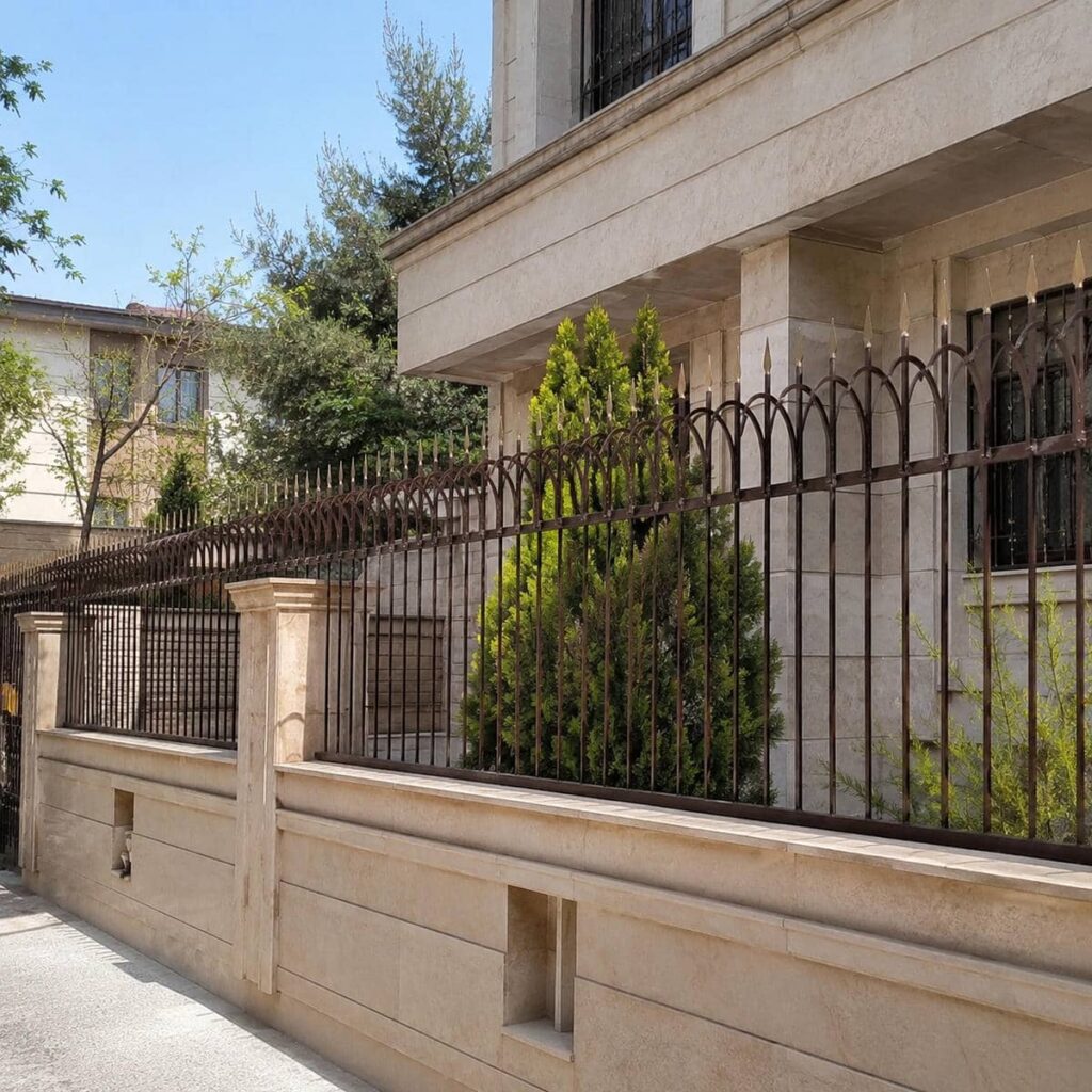 نرده حفاظ دیوار ساده با رنگ پوششی مقاوم