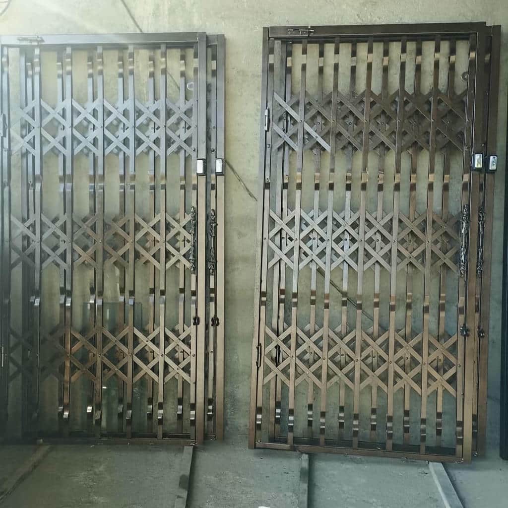 درب آکاردئونی ورودی ساختمان