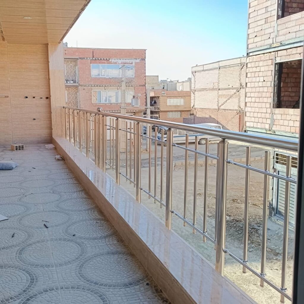 نرده بالکن با پوشش رنگی
