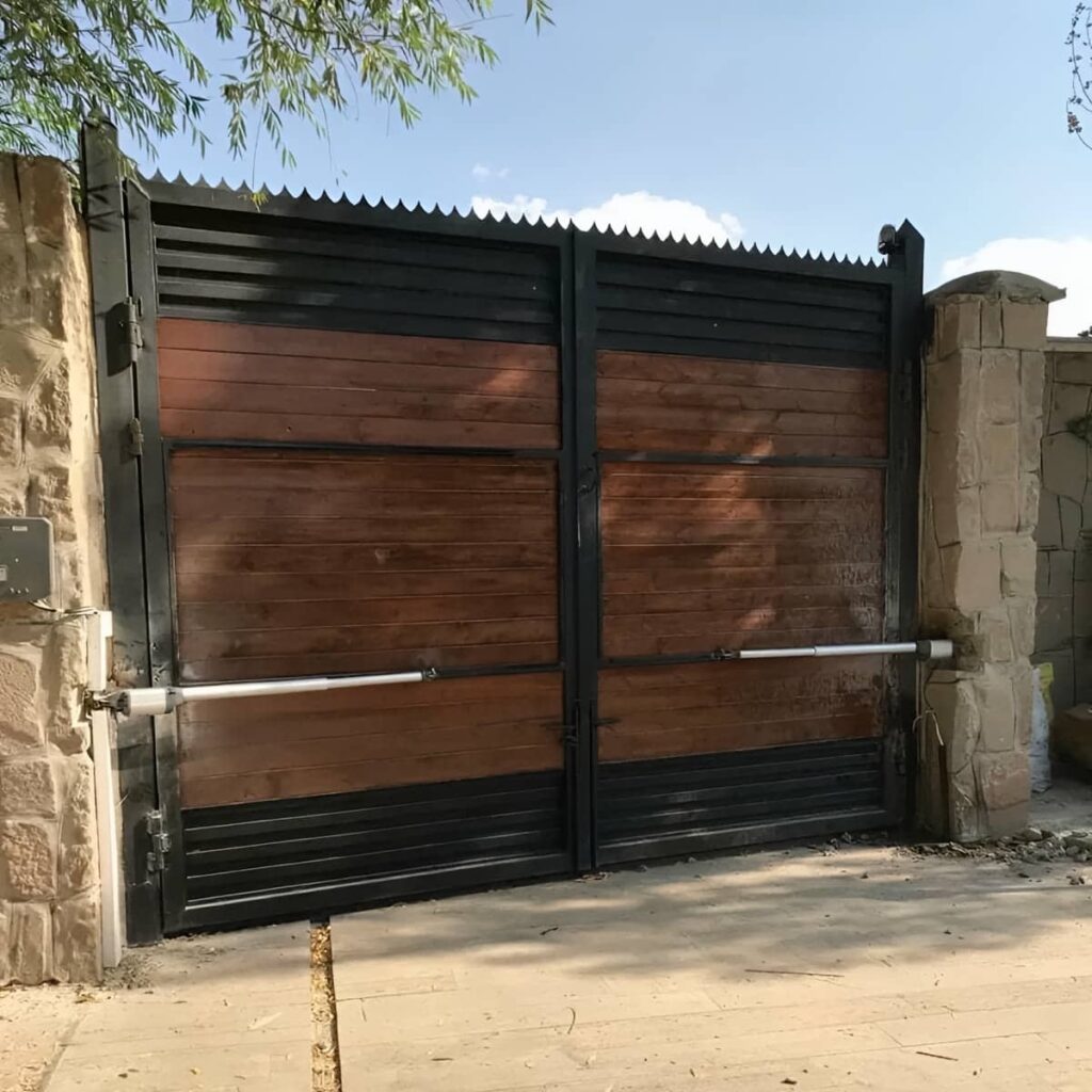 جک درب ویلایی با تجهیزات کنترلی