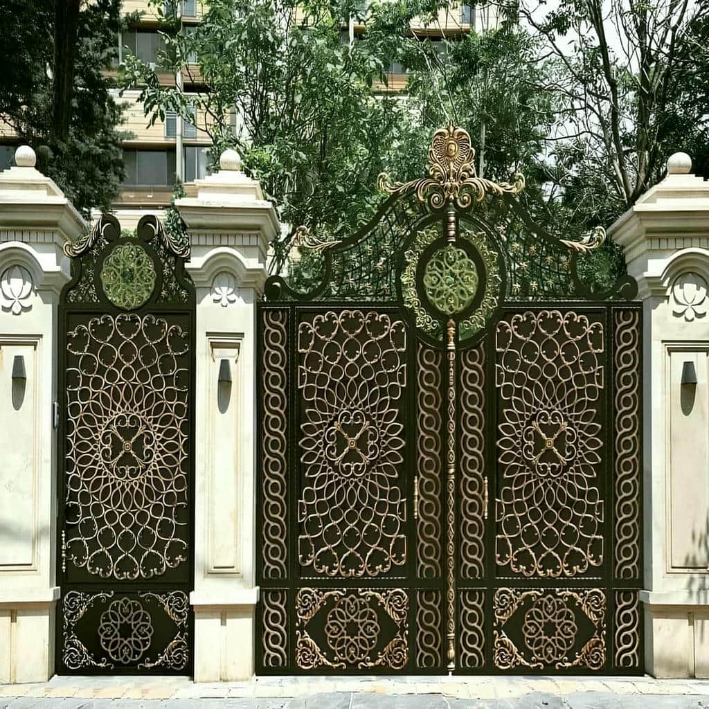 درب حیاط کلاسیک مناسب نمای ساختمان