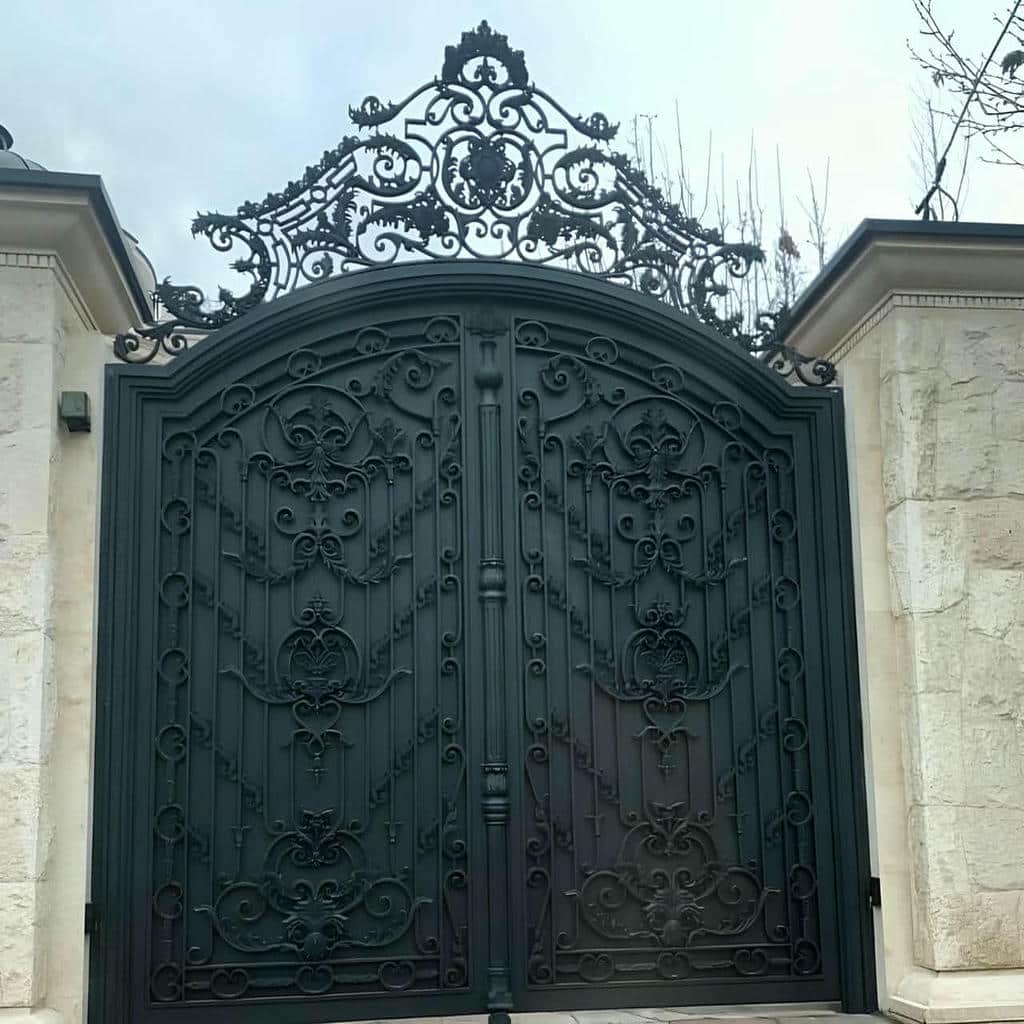 درب پارکینگ با طرح مدرن ورودی ساختمان