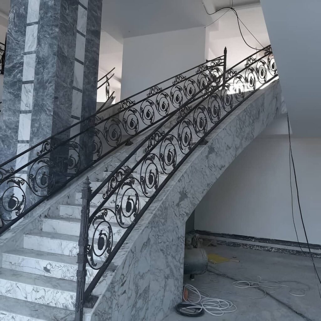 نرده بالکن آپارتمان با جزئیات فرفورژه نرده بالکن آپارتمان با جزئیات فرفورژه