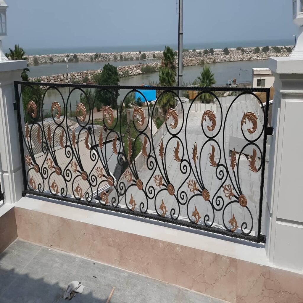 نرده بالکن آپارتمان فلزی با پوشش مقاوم