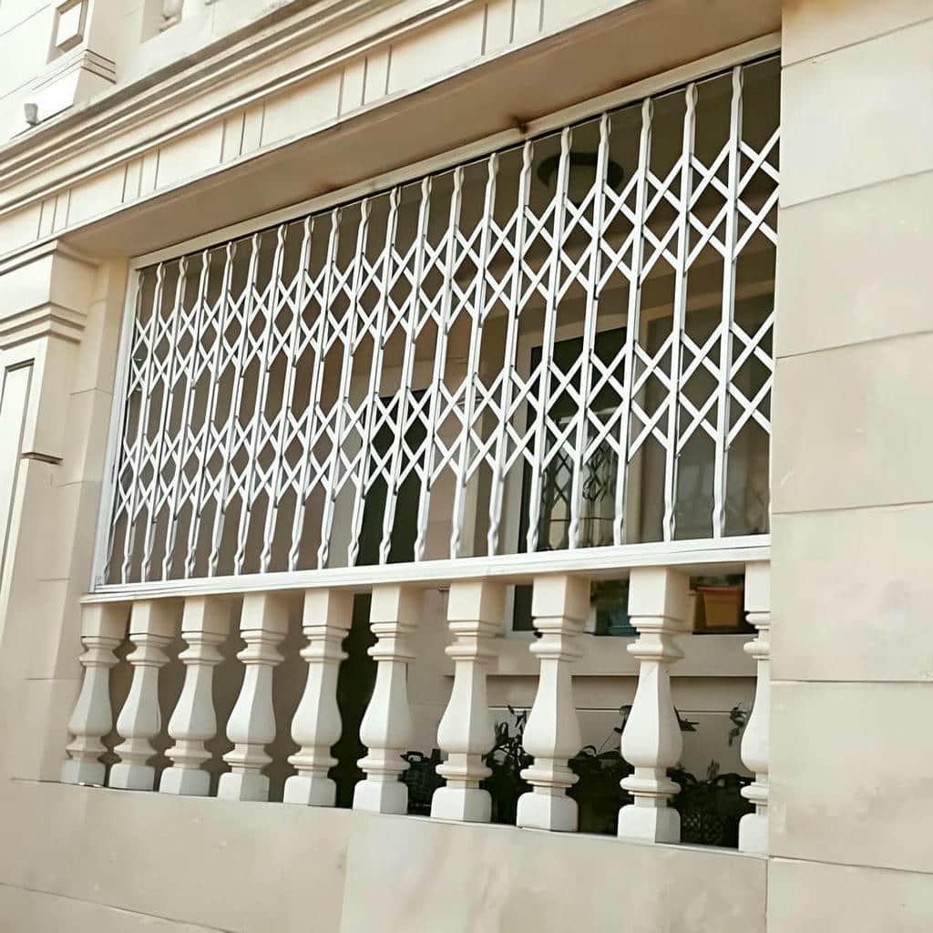 حفاظ پنجره متحرک با طرح کلاسیک